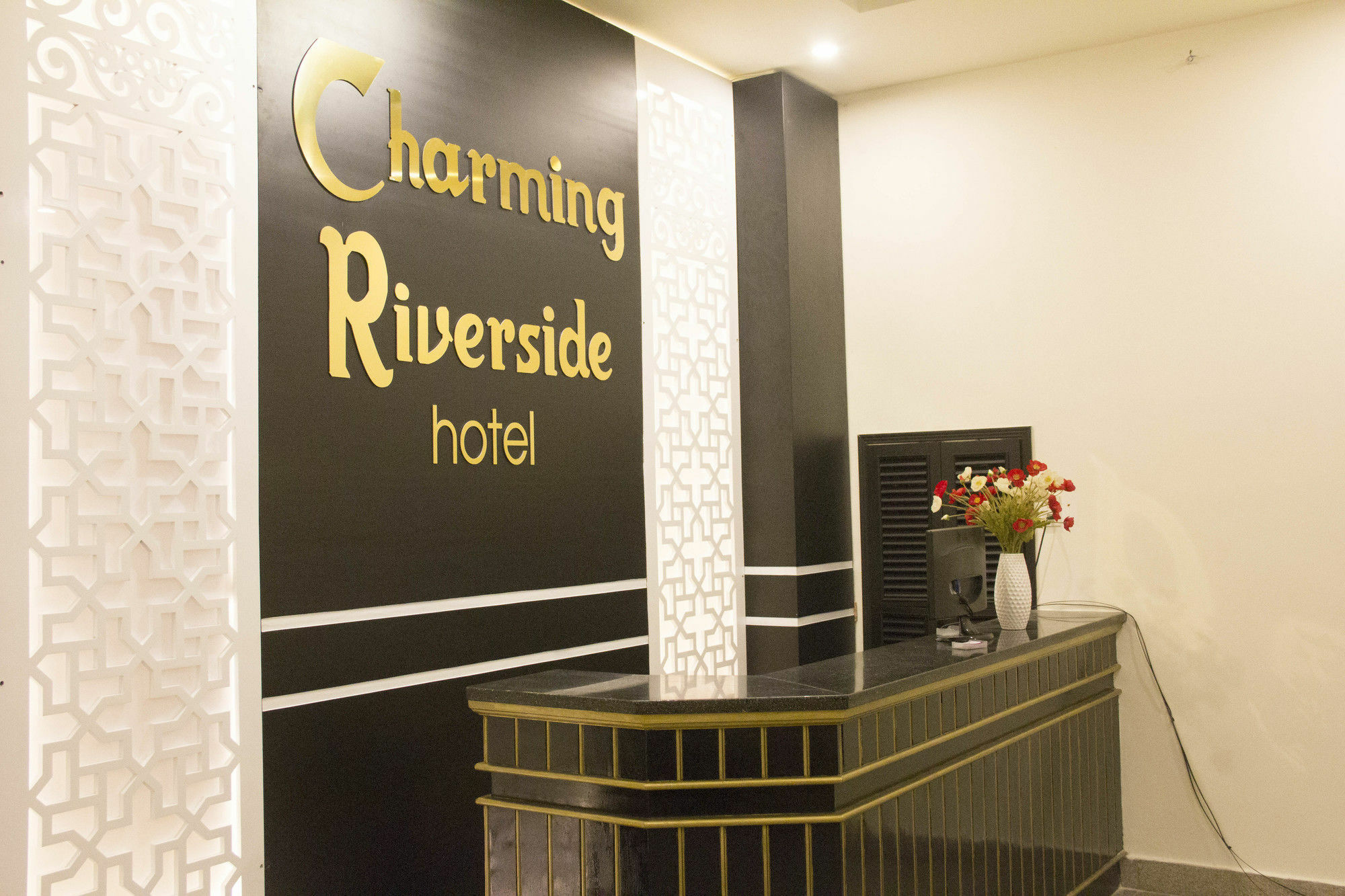 Charming Riverside Hotel Hue Exteriér fotografie